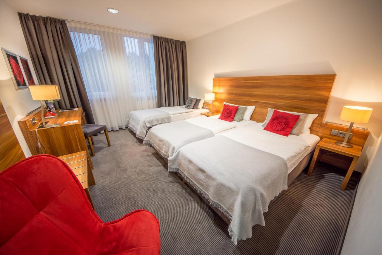 Hotel Burgholz Stockheim  Экстерьер фото